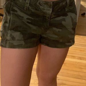 🚨 Express camo shorts